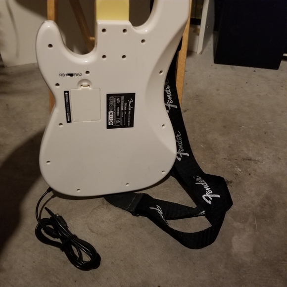 Fender xbox 360 Rock Band Gutar - Picture 7 of 9